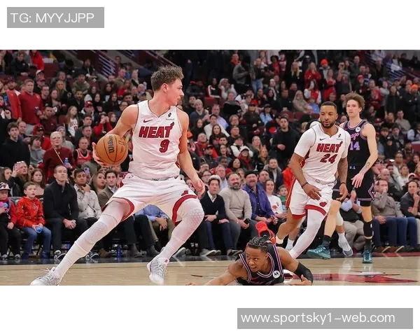 鲍威尔谈与阿德巴约的合作默契培养过程与未来展望 鲍威尔谈与阿德巴约的合作默契培养过程与未来展望